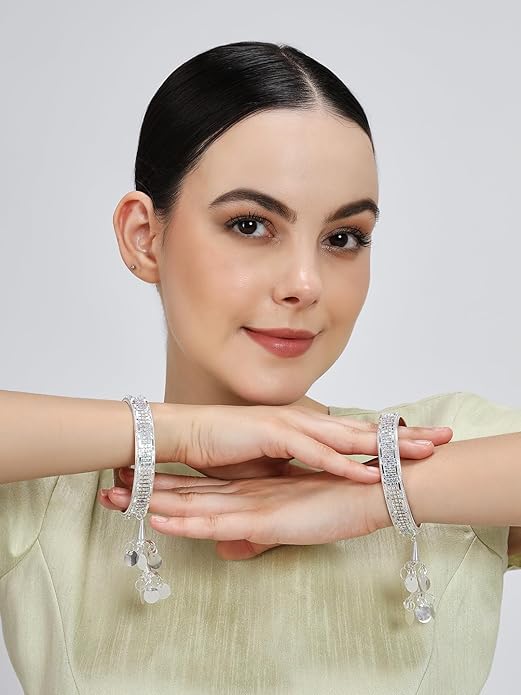 Elegant Silver Spark Latkan Kada