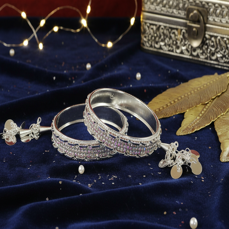 Elegant Silver Spark Latkan Kada