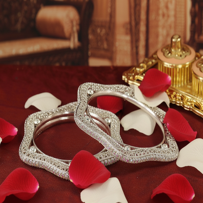 Elegant Silver Star Kada – Designer Wavy Bangle with Intricate Detailing & Glossy Finish